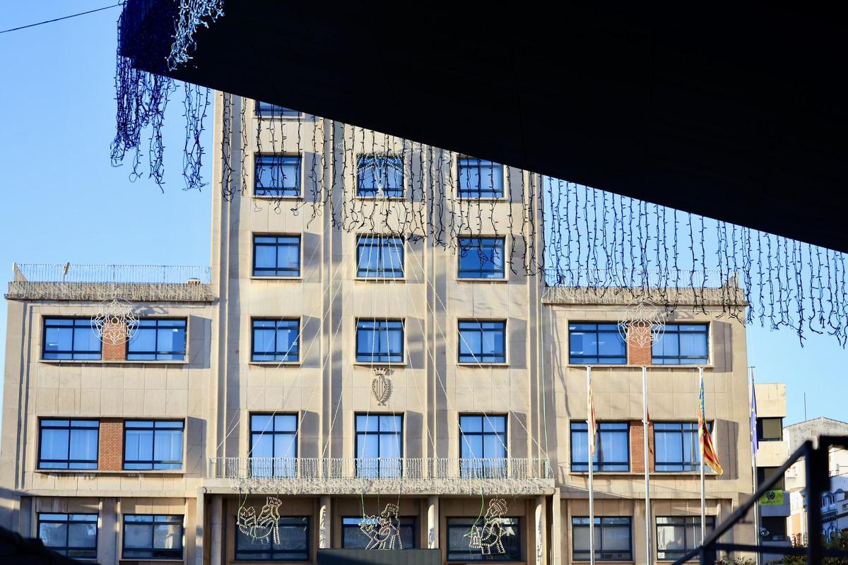 Montaje de las luces de Navidad en Vila-real