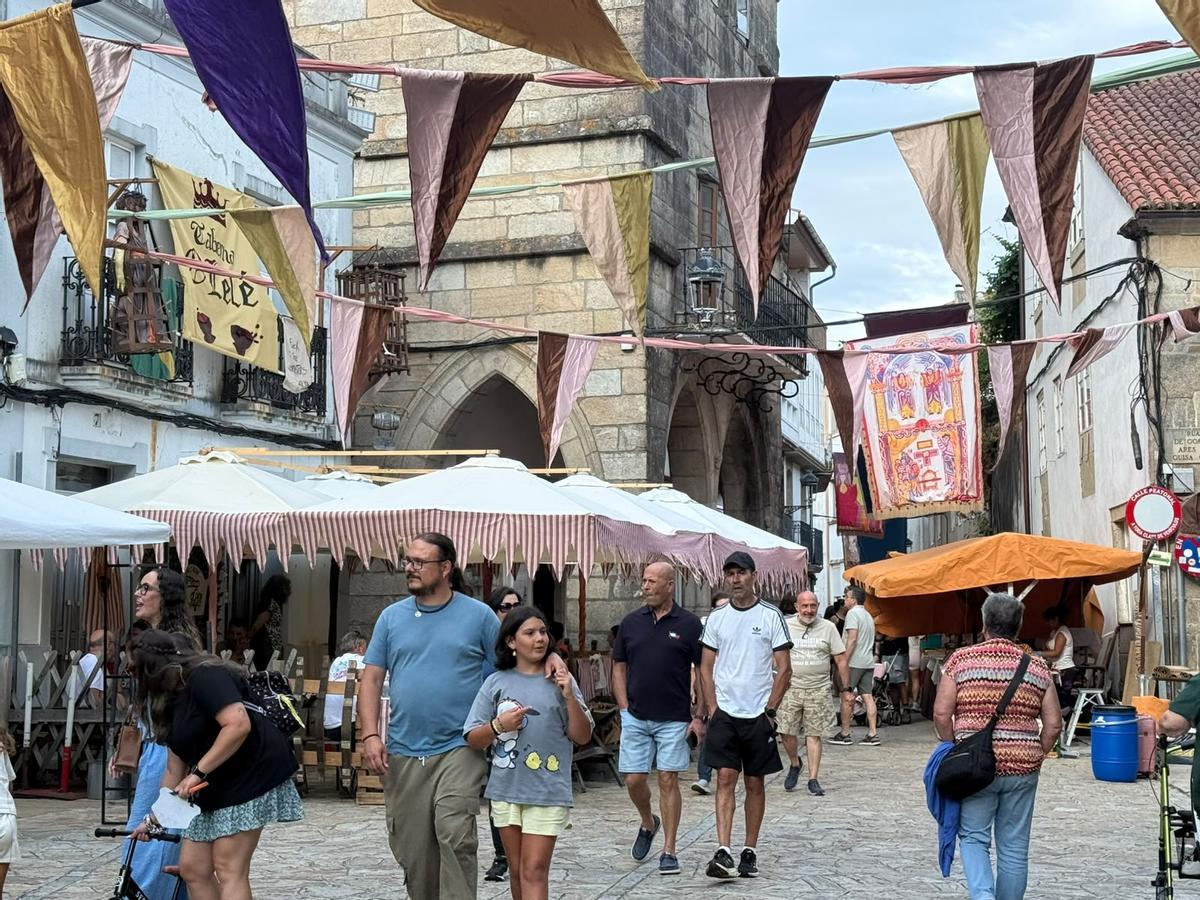 Las calles y plazas del casco histórico de Noia están ambientadas en la época medieval.