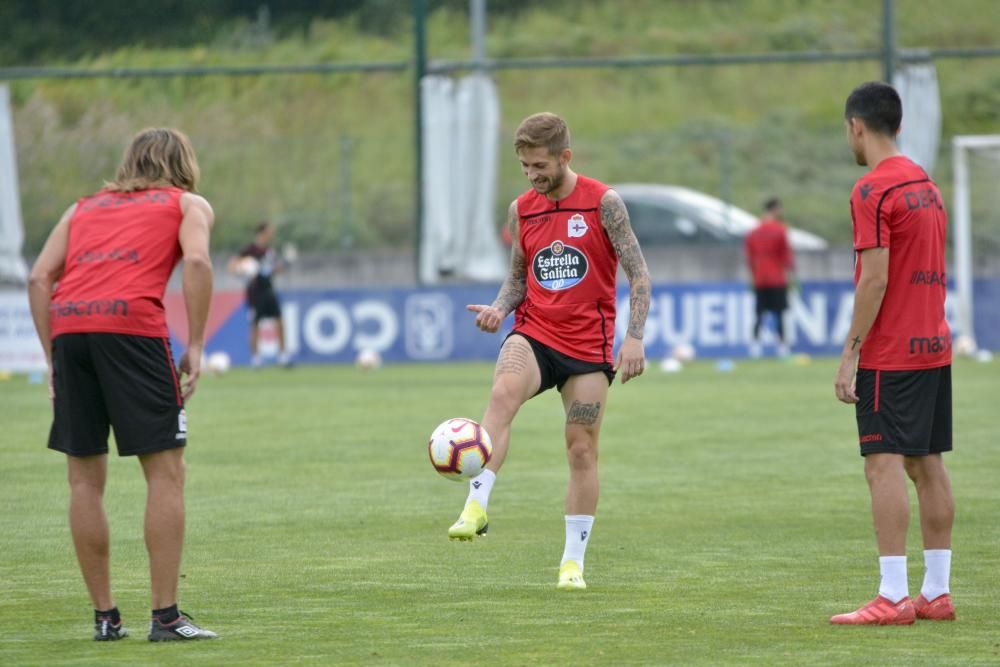 Los problemas del técnico en ataque constatan con el abundante caudal de futbolistas en otras zonas.