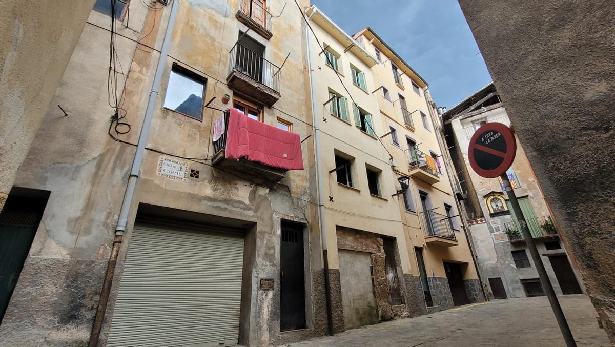 El carrer del Carme número 13 de Berga, on vivia la víctima