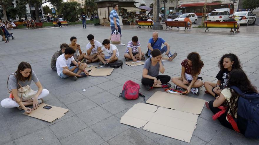 Sentada de estudiantes para exigir una acción política &quot;urgente&quot; por el clima