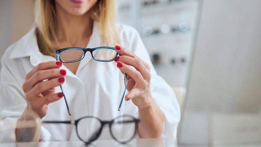 Estas son las personas a las que les corresponden las gafas y lentillas gratis por la Seguridad Social