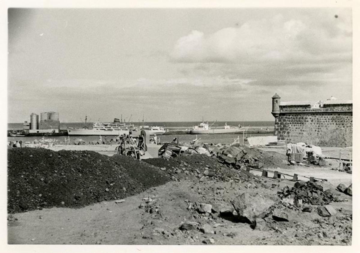 Obras en el Castillo de San José, en 1976