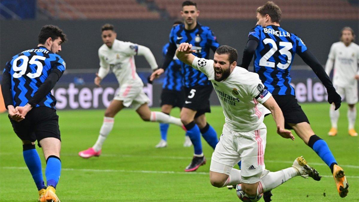 Este inocente penalti de Barella a Nacho desniveló el partido