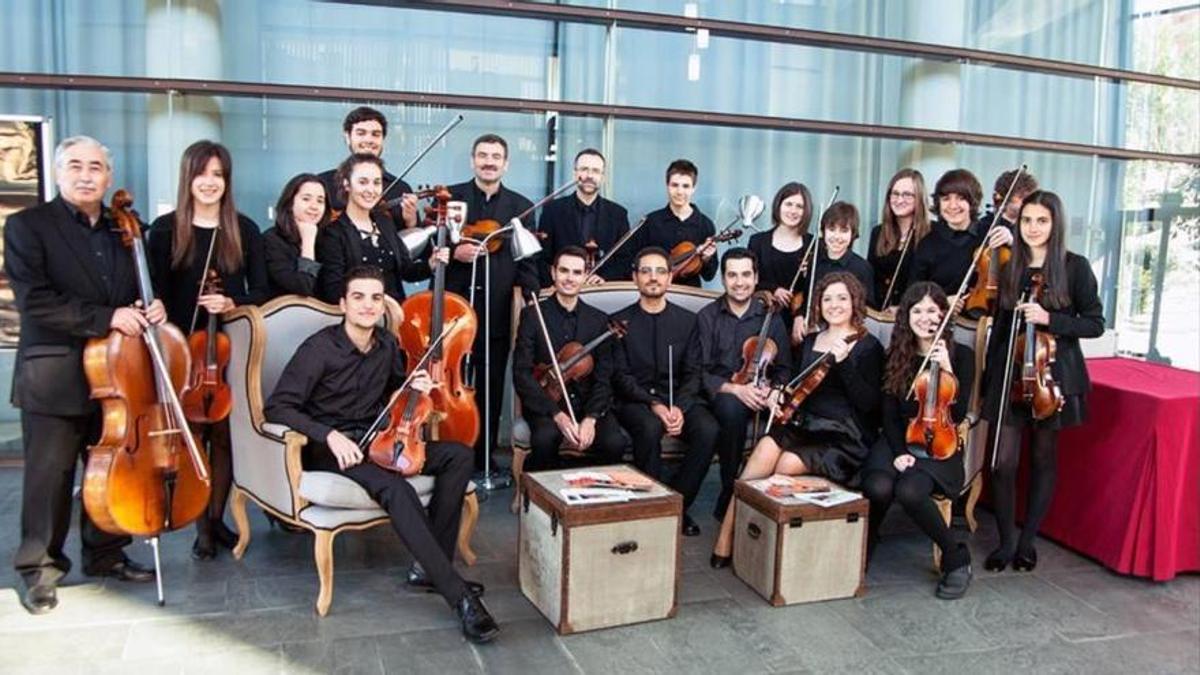 Los músicos de la Orquesta de Cuerda Hims Mola.