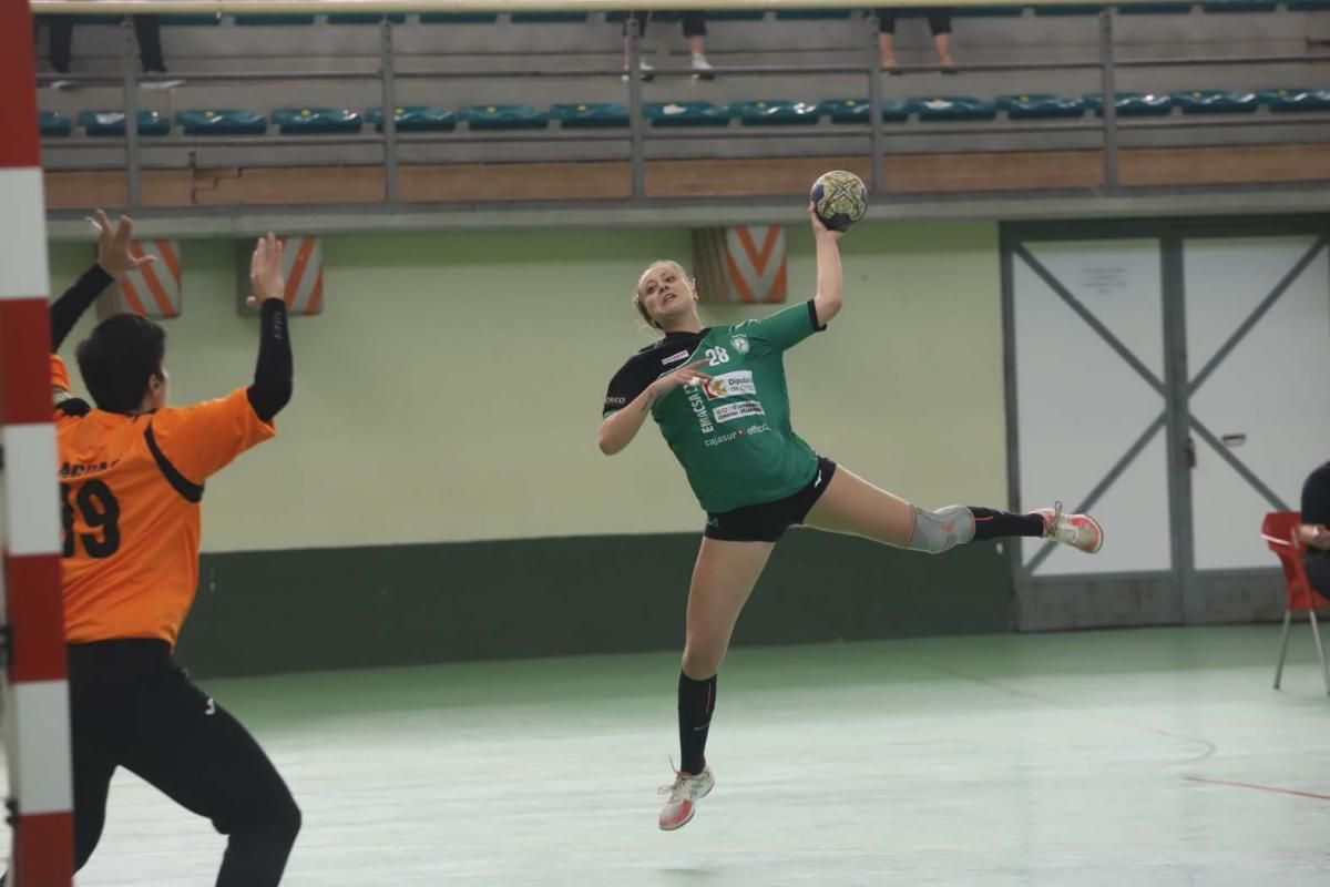 Las imágenes del Adesal-Morvedre de balonmano femenino en La Fuensanta