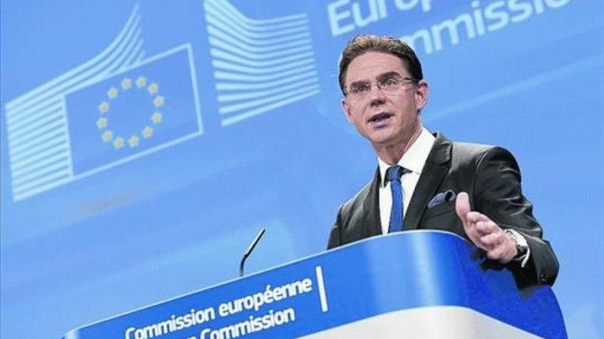 Bruselas afirma que tiene que suspender los fondos a España por ley