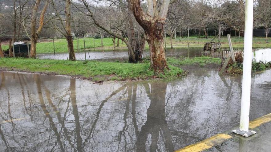 El Concello sanciona a Aqualia con 3.000 euros por el anegamiento del vial de Agrelo