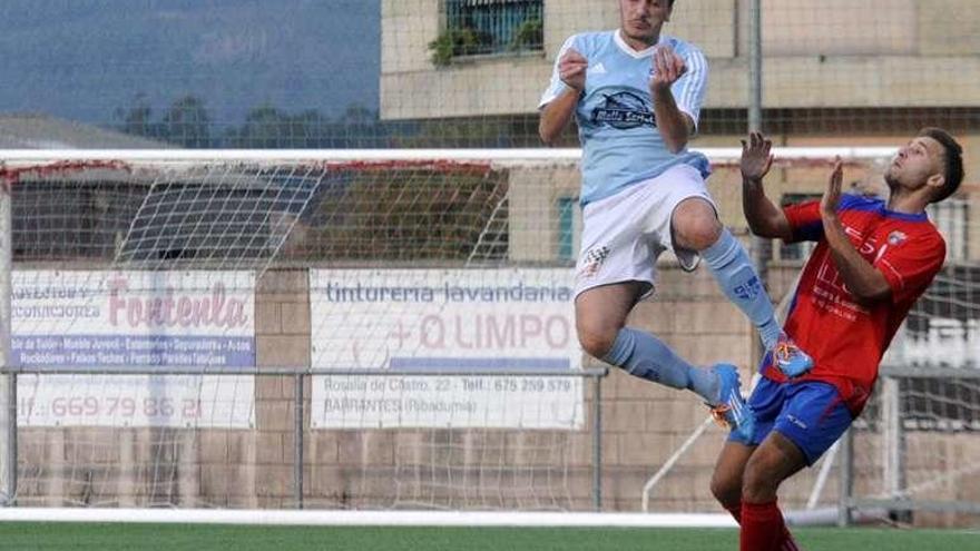 El fútbol vuelve a solidarizarse con Amigos de Galicia. // Noé Parga