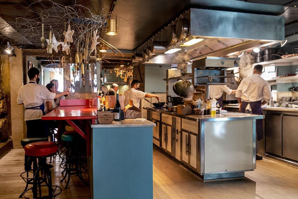 Cocina y barra de Casa Marcelo.