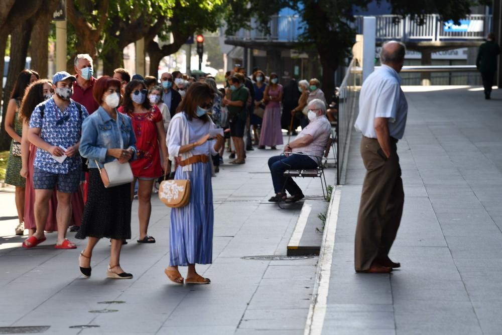 Colas en los colegios electorales de A Coruña