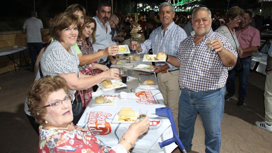 Miles de personas asisten a la Gran Huevada de Villafranca