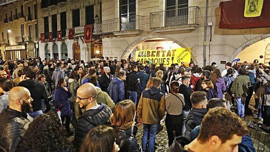 Jornada de protesta a la plaça del Vi per la suspensió de les barraques.