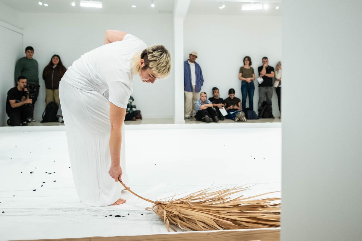 Presentación de la performance 'A ras de suelo'