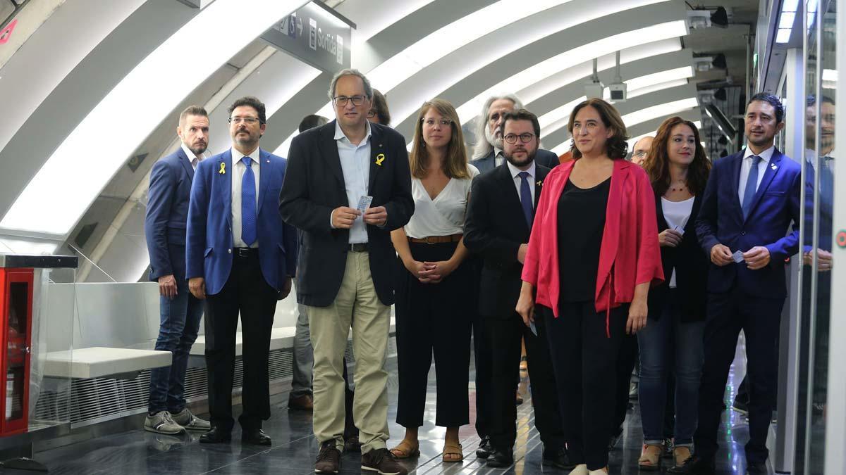 Colau y otras autoridades en la inauguración de la L10 Sud del metro de Barcelona