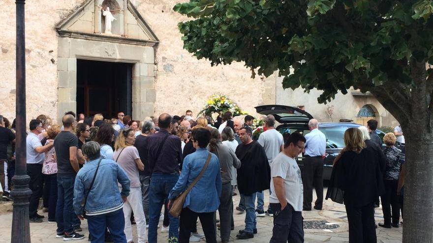 Multitudinari funeral pel jove guardiolenc mort a l&#039;hospital de Manresa per una peritonitis