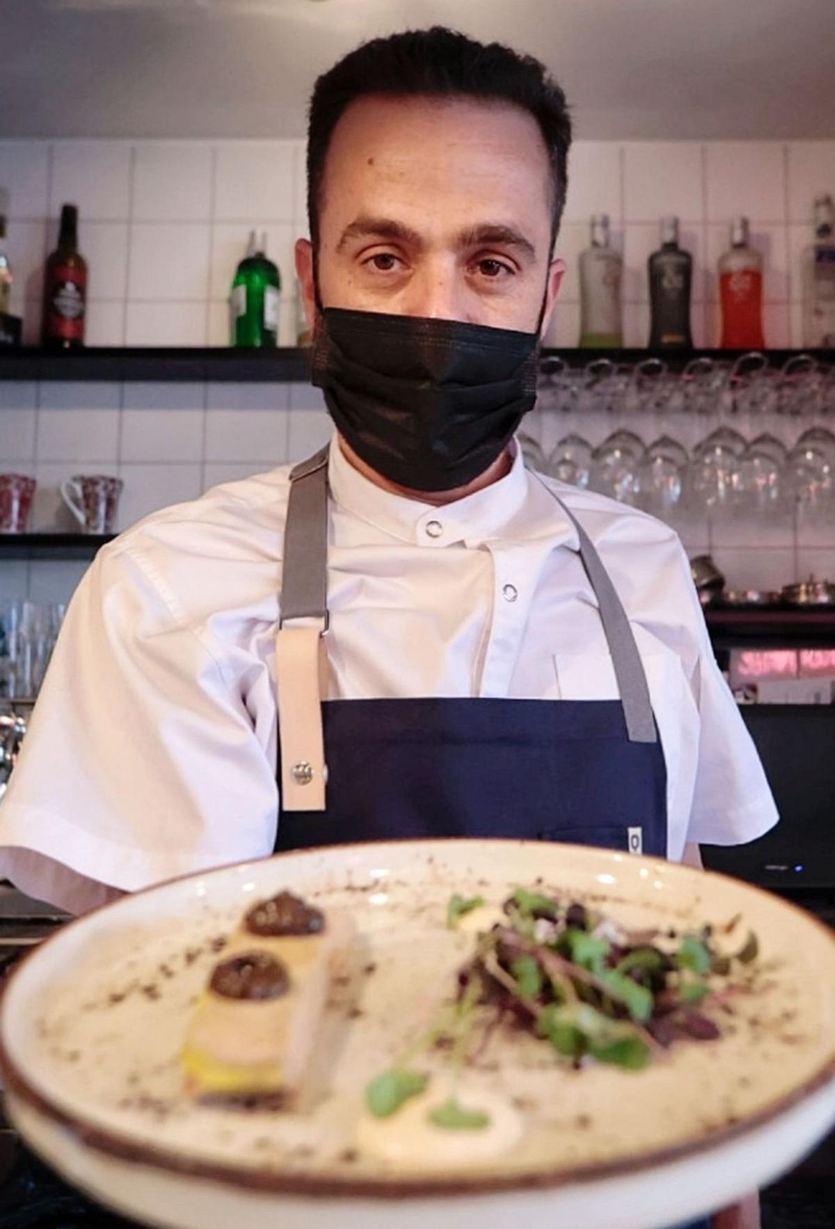 Javier Gutiérrez, chef de la casa de comidas La Chachi. | | MARÍA PISACA