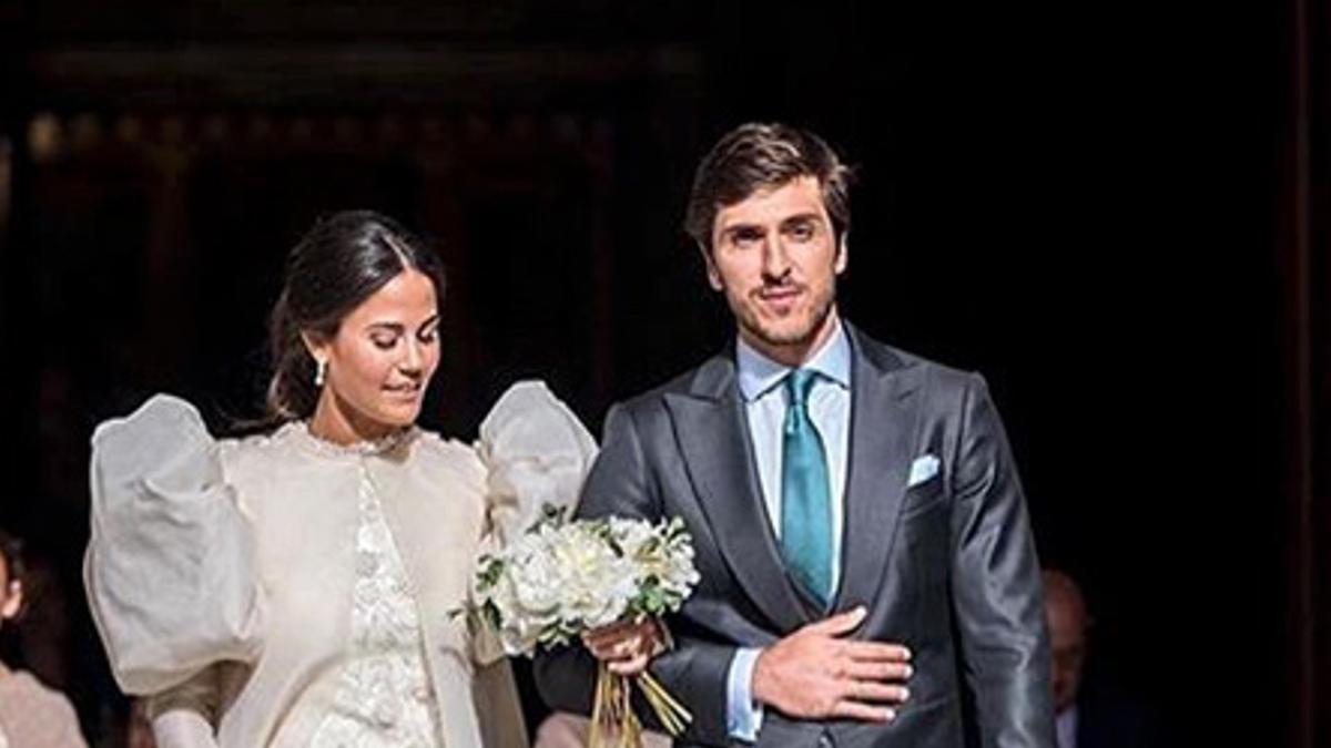 Vestido de novia con chaqueta de mangas abullonadas de Lorenzo Caprile