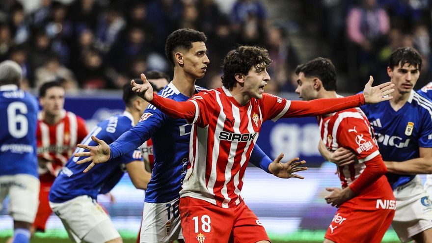 Gelabert, autor del gol del empate del Sporting en el derbi ante el Oviedo, sobre el lanzamientos de bolas de papel: &quot;Nos llegaban cosas a la cabeza&quot;