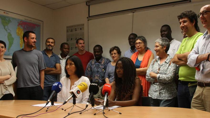 Diferents representants de les entitats giroinines, ahir en roda de premsa.