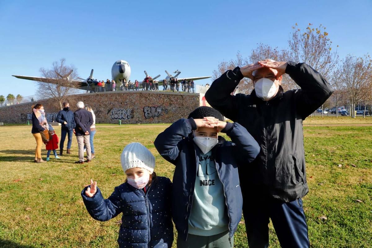 Los Reyes Magos surcan en globo el cielo de Córdoba