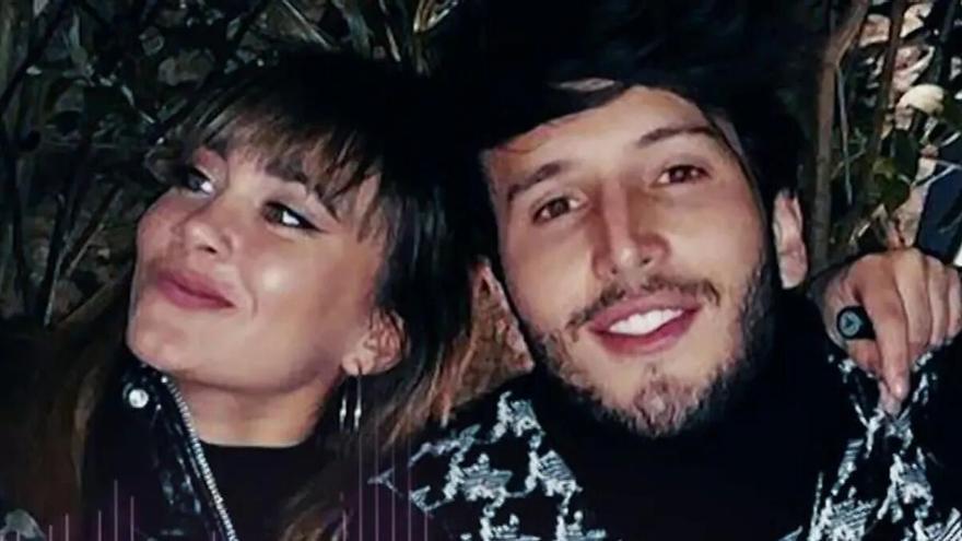 Aitana y Sebastián Yatras se divierten en Ibiza