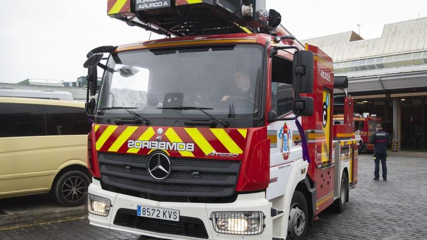 Desfile de los bomberos por A Coruña con motivo de la festividad de su patrón