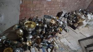 Segueixen les ‘sorpreses’ en el Lleida Esportiu: apareixen els trofeus del club llançats a terra