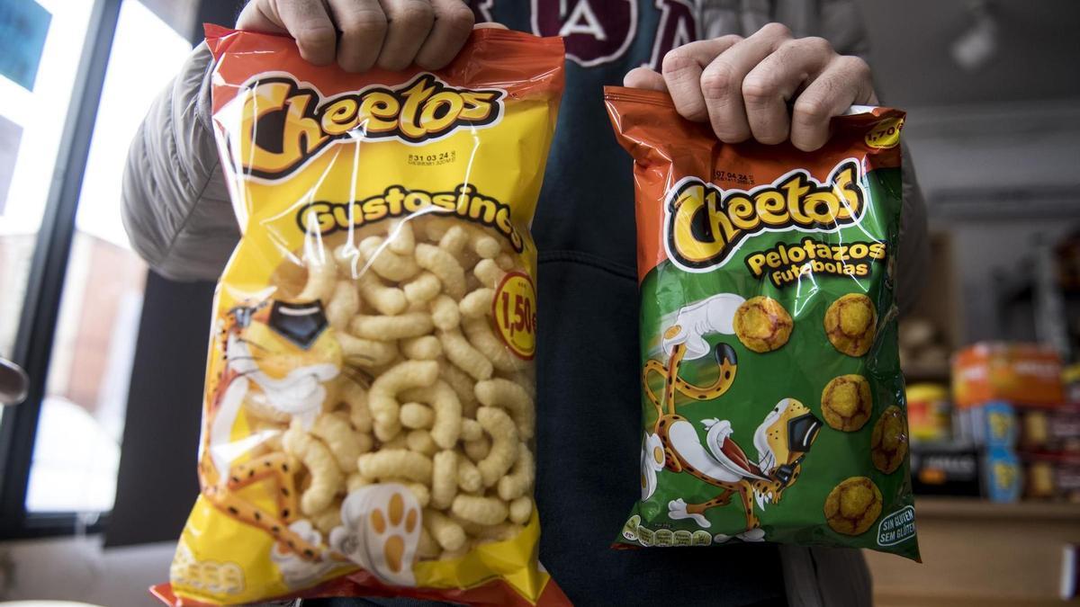 Imagen de productos de Cheetos en un establecimiento.