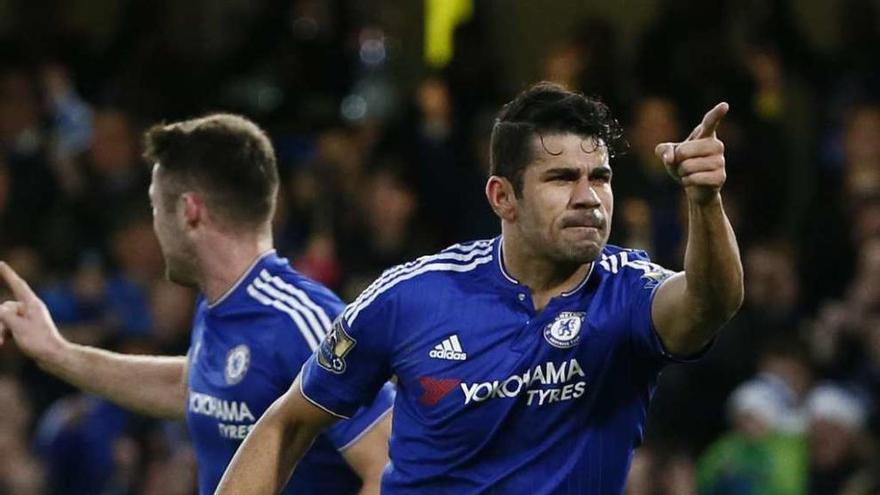 Diego Costa celebra uno de los goles que anotó ayer.