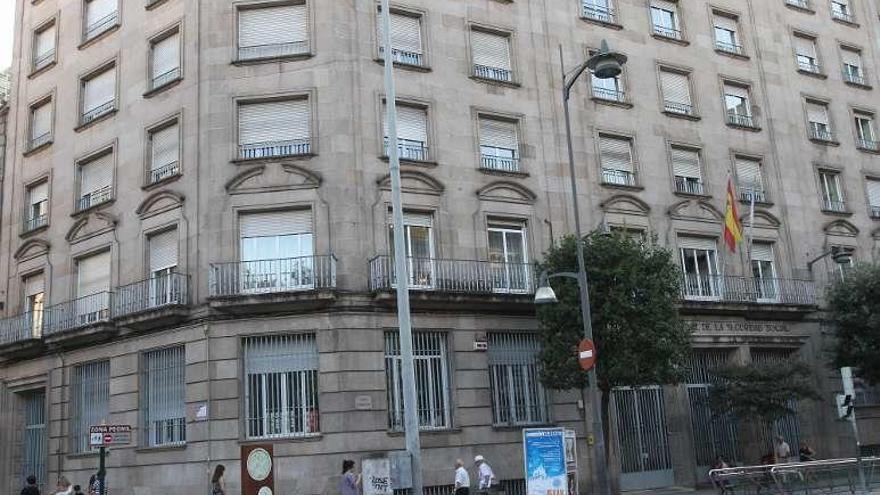 Edificio de la Seguridad Social en Ourense. // Iñaki Osorio