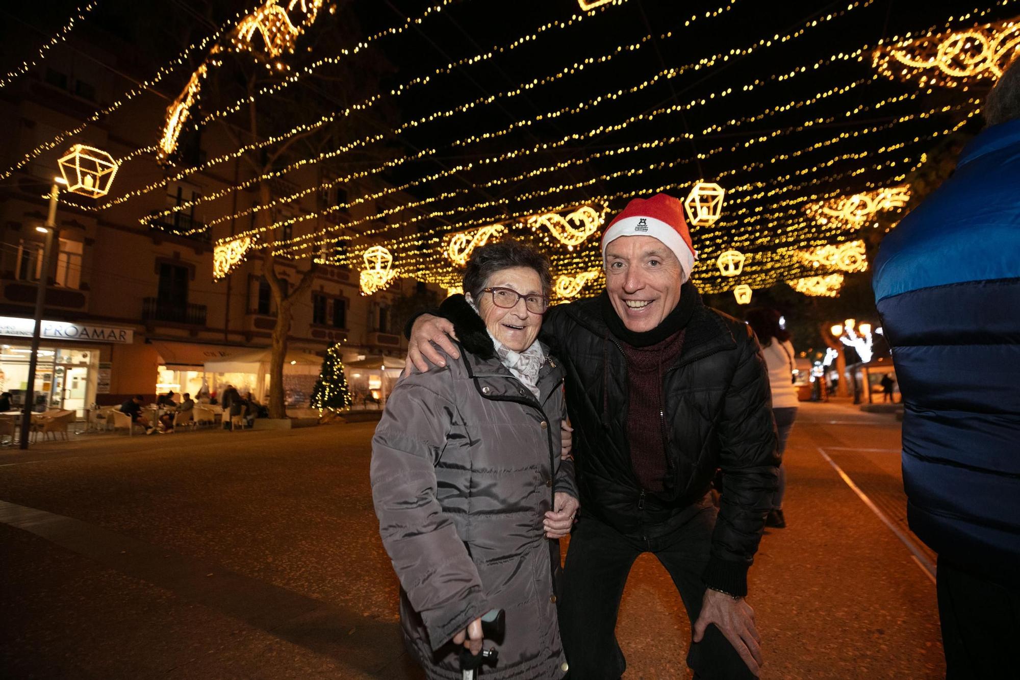 Los taxistas solidarios llevan a los mayores a ver las luces de Navidad en Ibiza