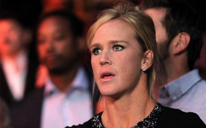 La boxeadora Holly Holm no quiso perderse el combate