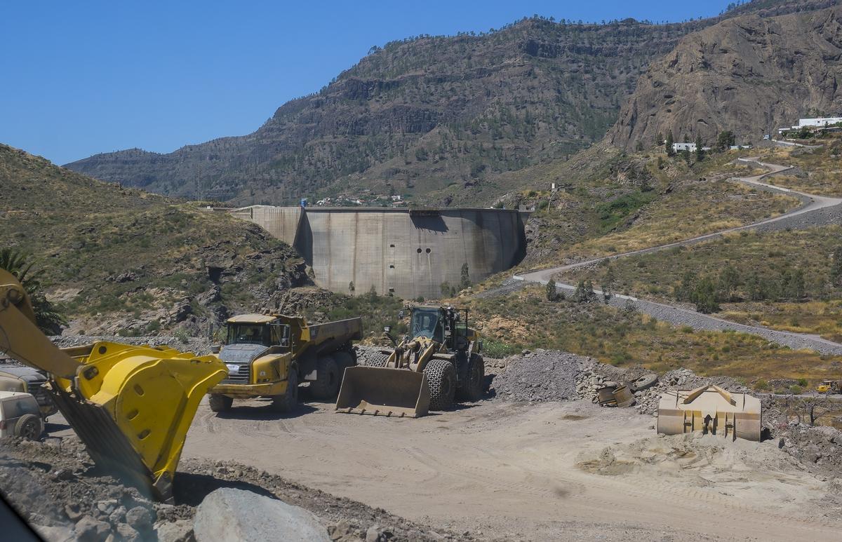 Obras en la presa de Soria.