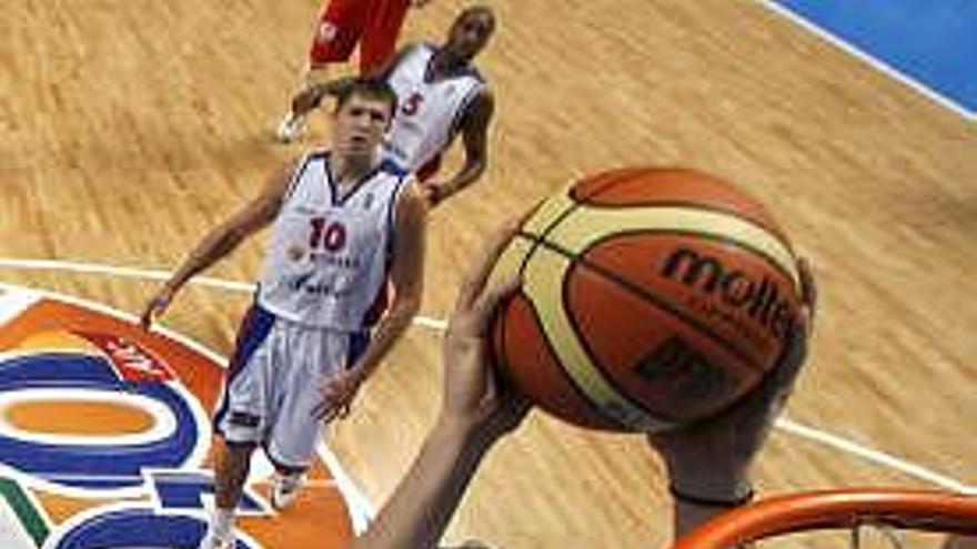 El pivot español Marc Gasol en una fotografía de archivo durante un partido de baloncesto.