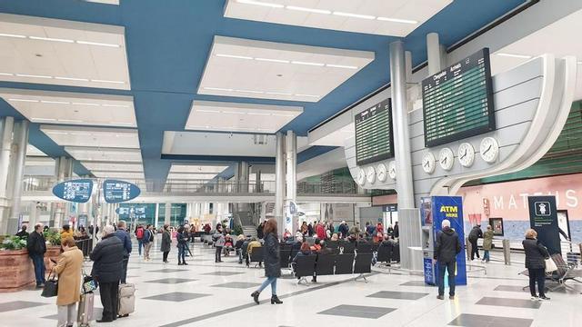 Vestíbulo de llegadas del aeropuerto de
Francisco Sá Carneiro. // Marta G. Brea