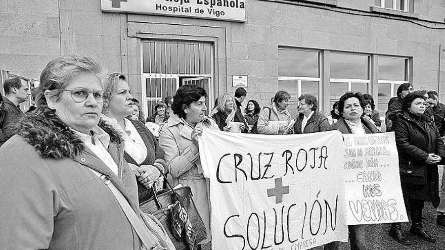 Los trabajadores se concentraron a las puertas del hospital durante media hora.