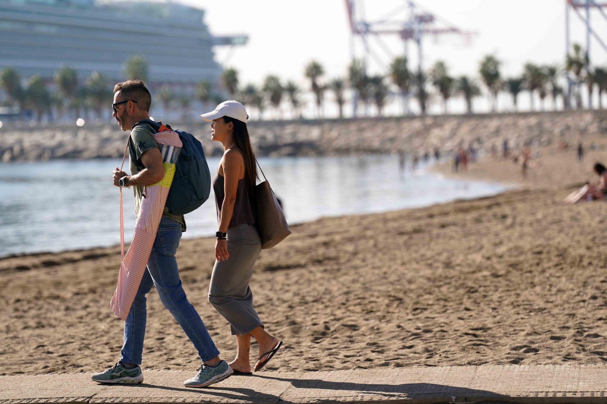 Día de playa en pleno diciembre en Málaga al rozar los 30 grados de máxima