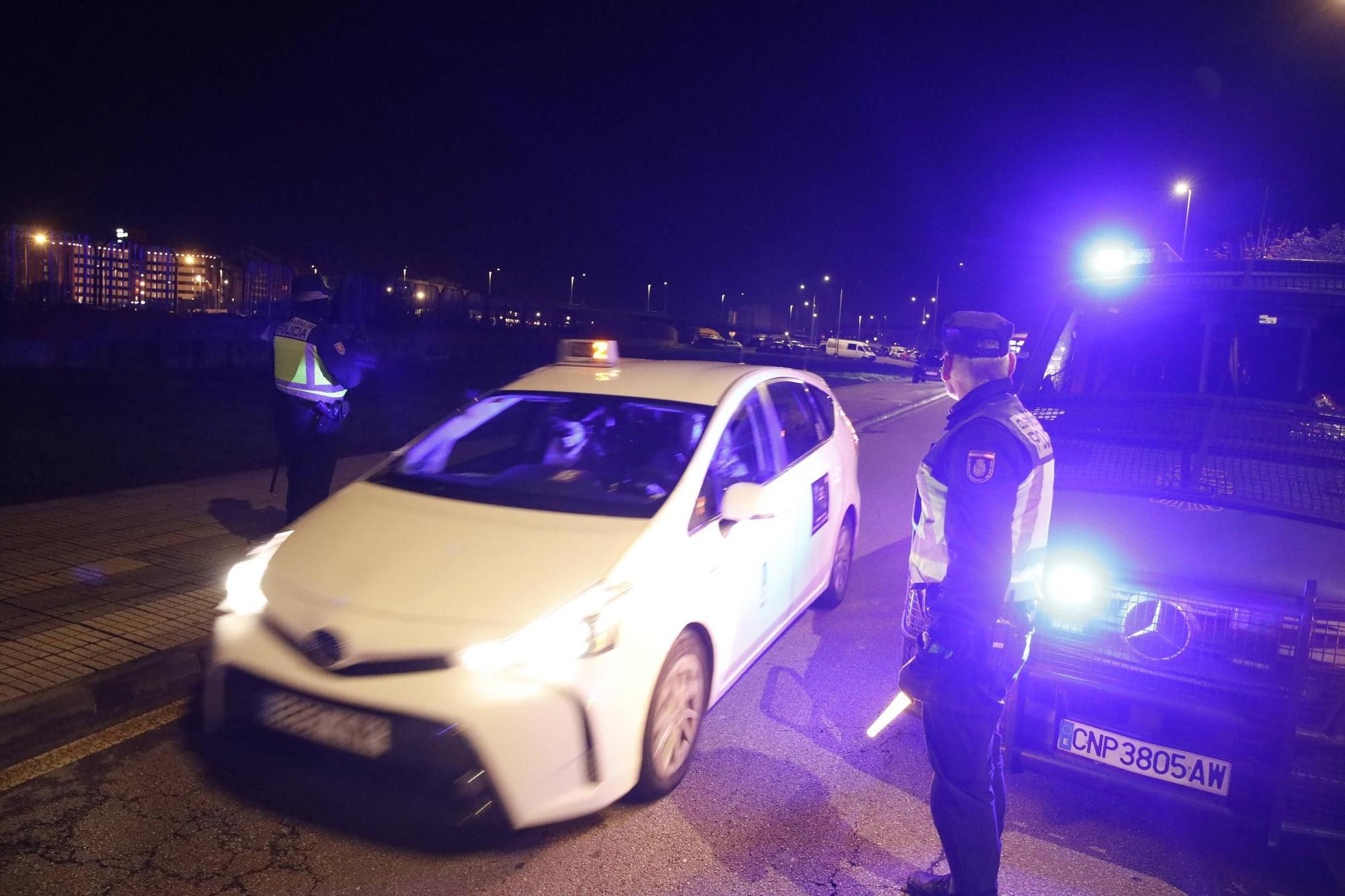 Así vigila la Policía Nacional las zonas de ocio nocturno en Gijón (en imágenes)