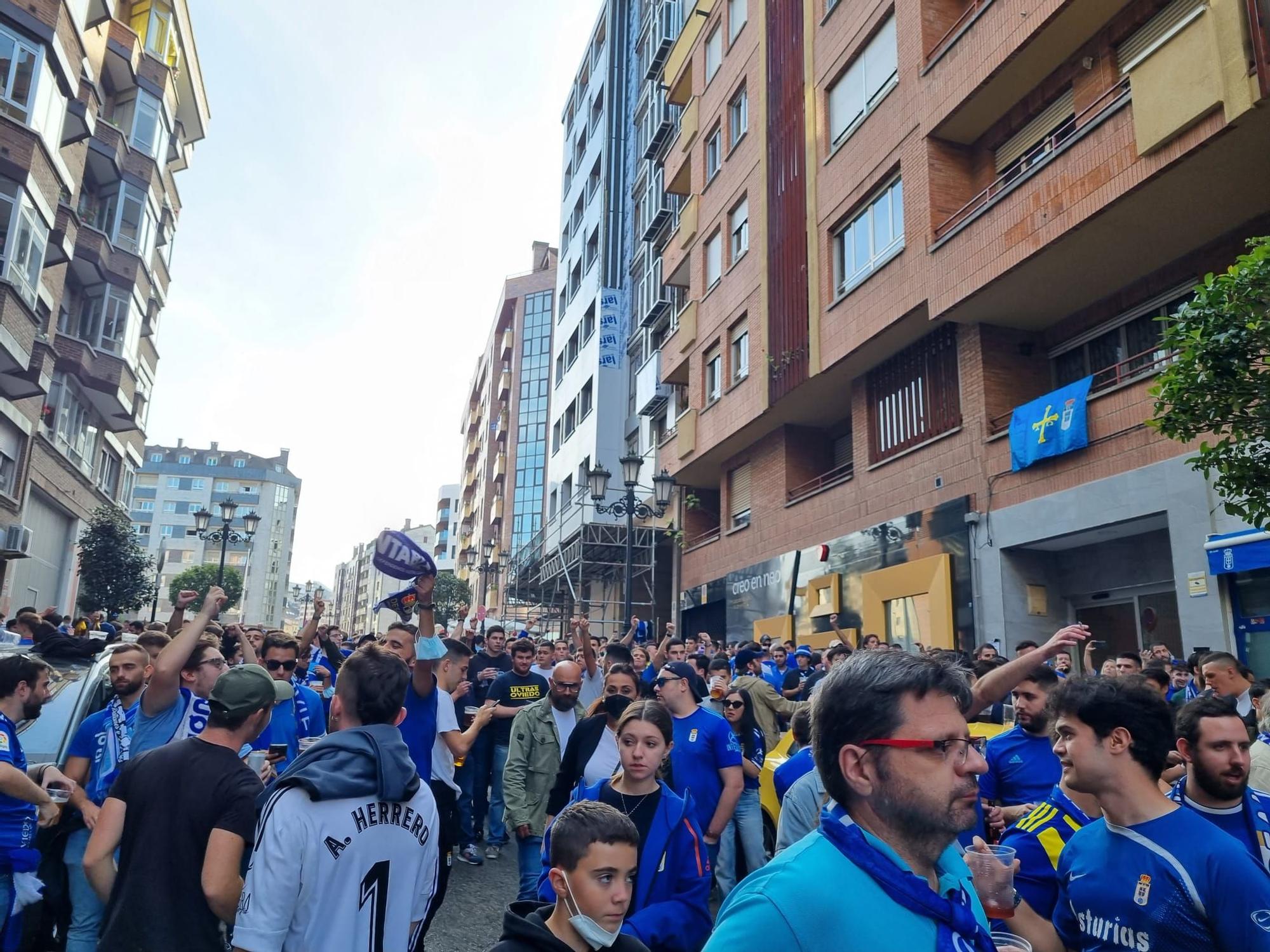 Ambiente de la afición oviedista en los prolegómenos del derbi