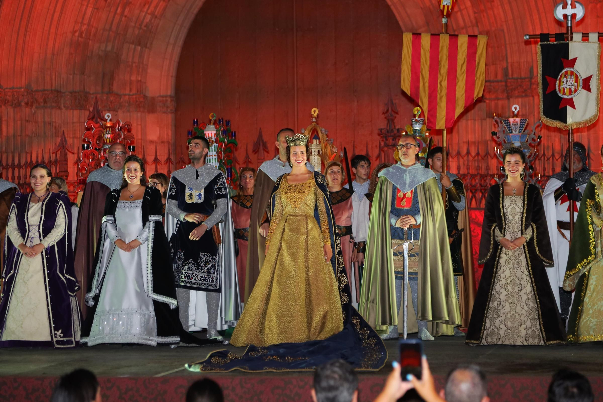 Jaume I ‘refunda’ la ciudad en un espectáculo de tradición