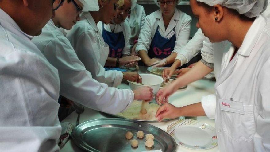 Participantes en un programa de empleo de Cáritas.