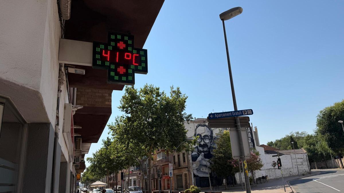 Un termòmetre de Tàrrega marca 41 graus durant l'onada de calor