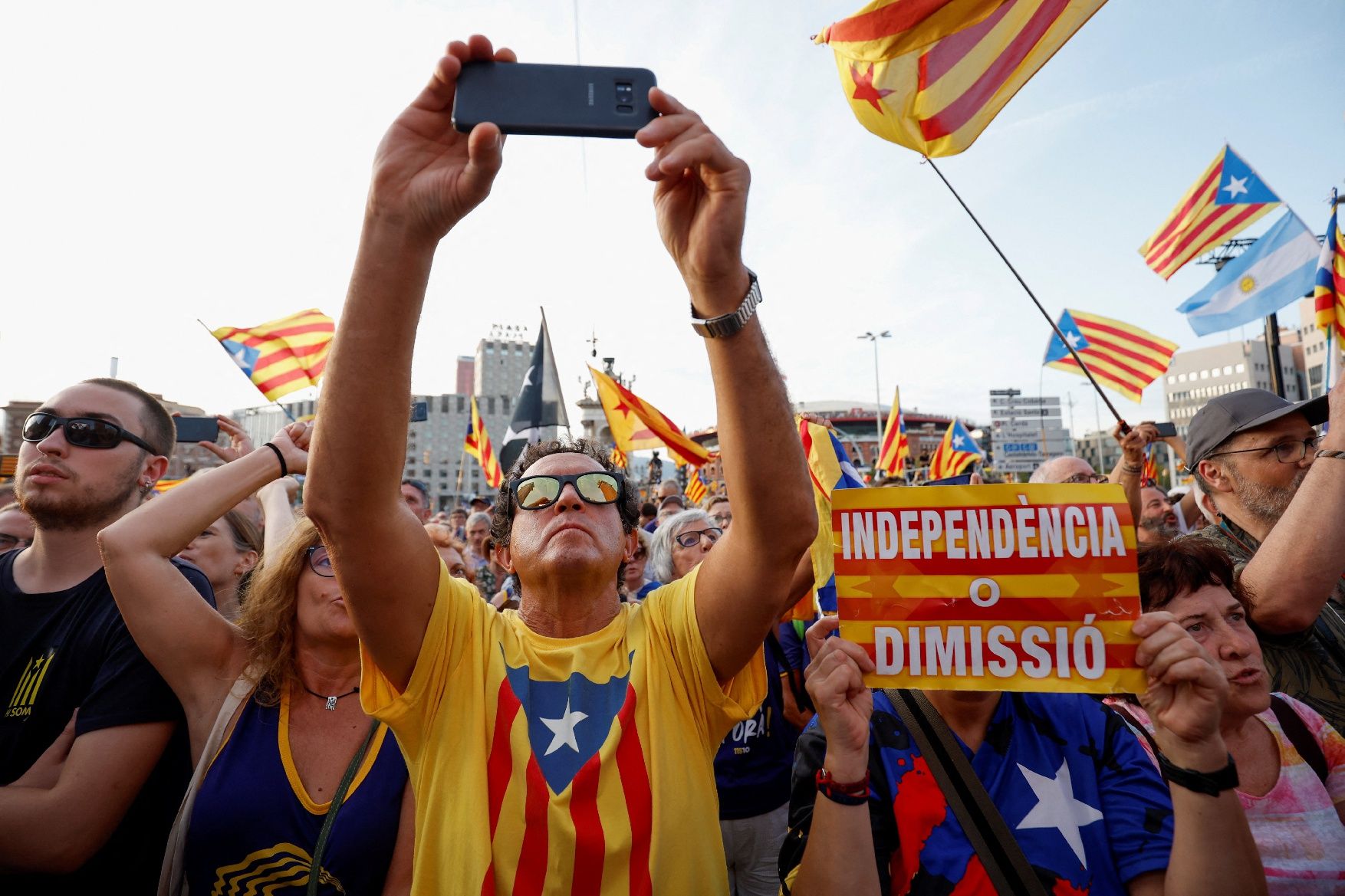 Així ha estat la manifestació convocada per l'ANC per la Diada a Barcelona amb el lema 'Via Fora'