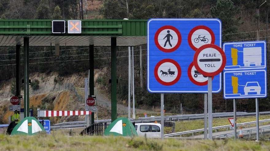 La autopista tampoco ofrece descuentos a usuarios habituales. // Bernabé/Javier Lalín