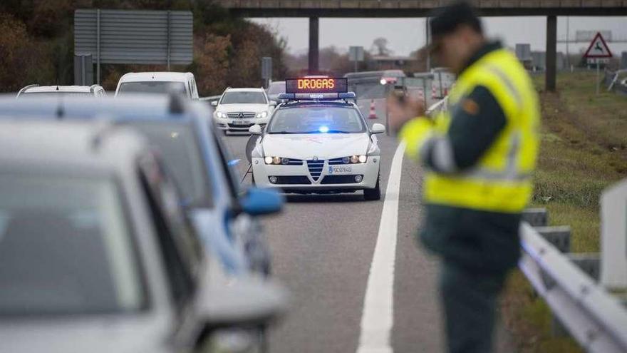 El control tuvo lugar ayer por la mañana en la autovía A-52, a la altura de Xinzo. // Brais Lorenzo