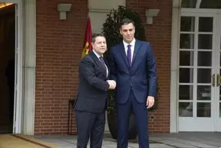 Sánchez recibirá a García-Page el 4 de octubre en La Moncloa, dentro de la ronda de reuniones con líderes autonómicos