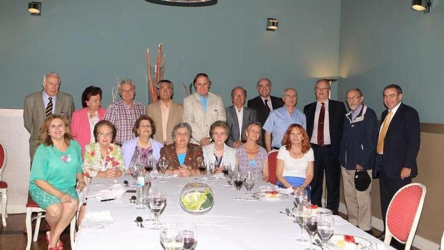 Imagen de los asistentes a la comida anual de los amigos de A Estrada y Terra de Montes en Madrid.