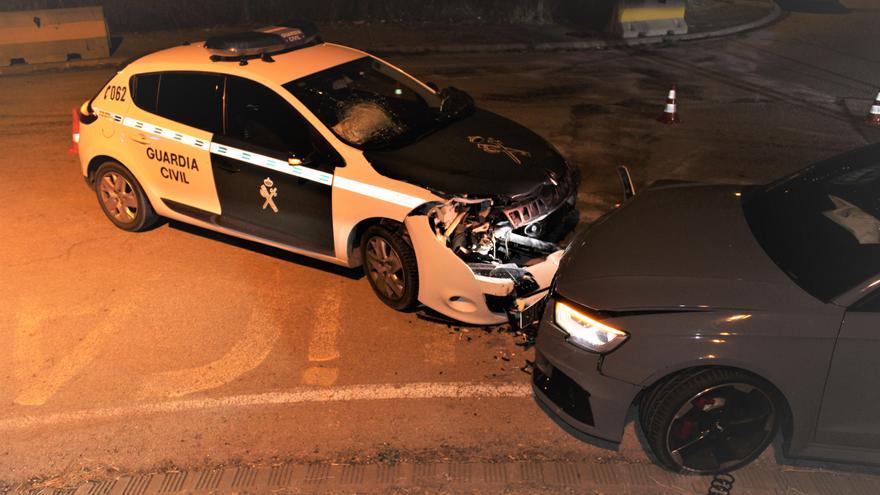 Uns traficants envesteixen a Llers un cotxe de la Guàrdia Civil després de fugir d&#039;un control