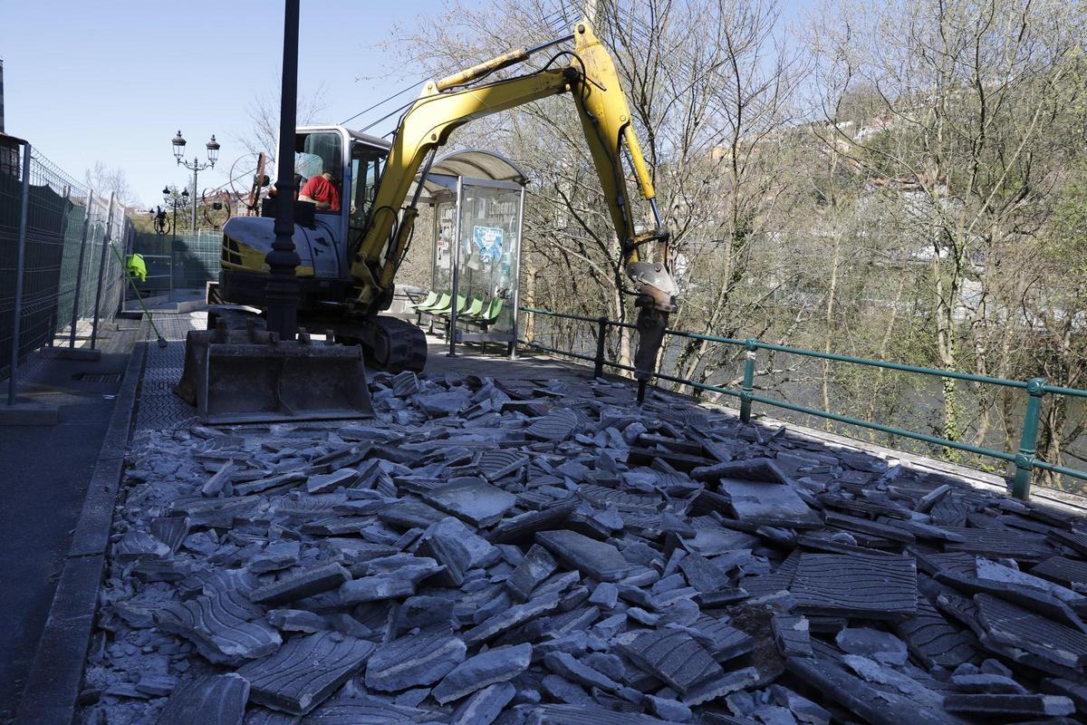 Obras de construcción del intercambiador de transportes de Sama